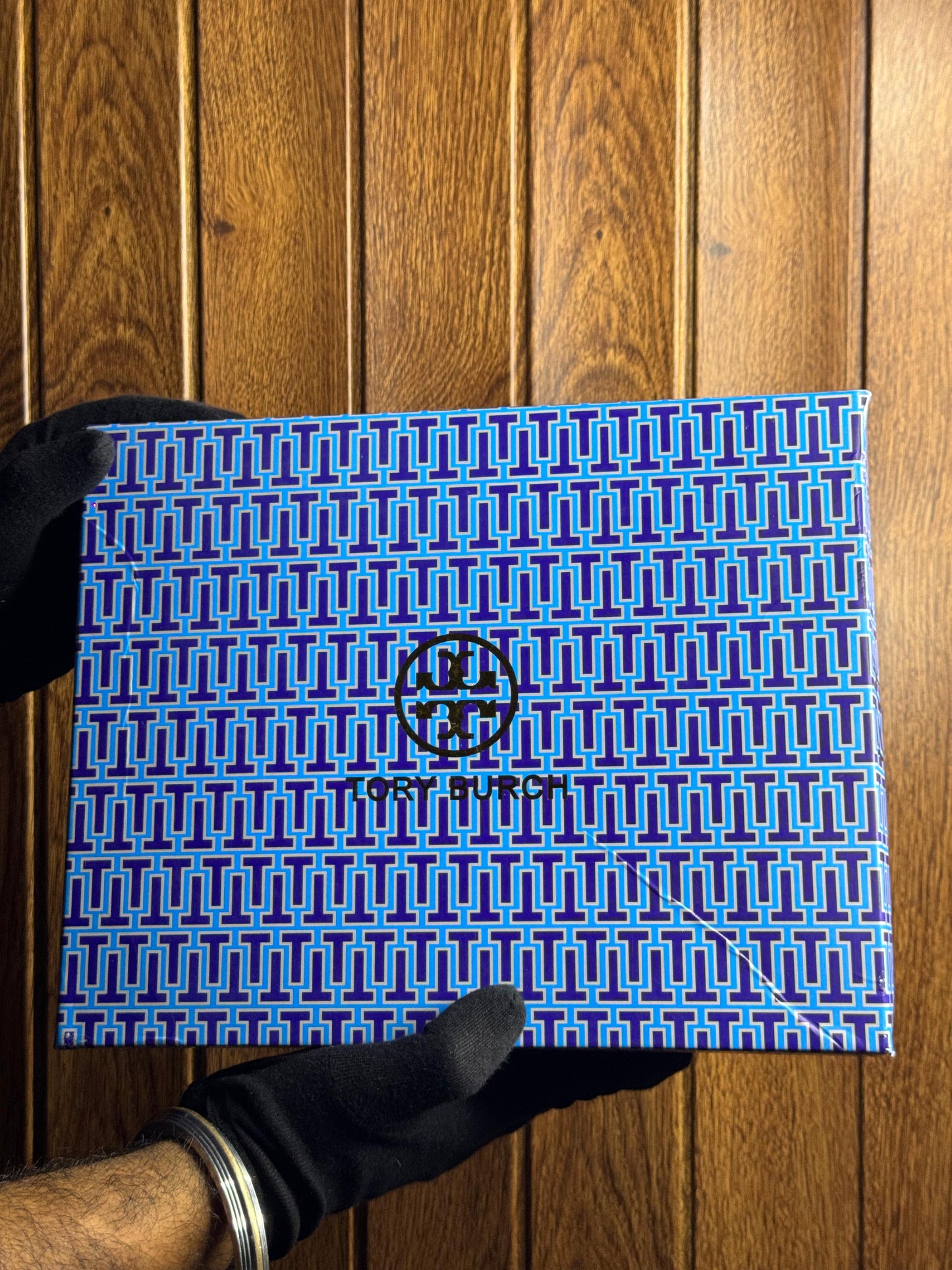 Tory Burch Handbag – Timeless Luxury & Modern Elegance