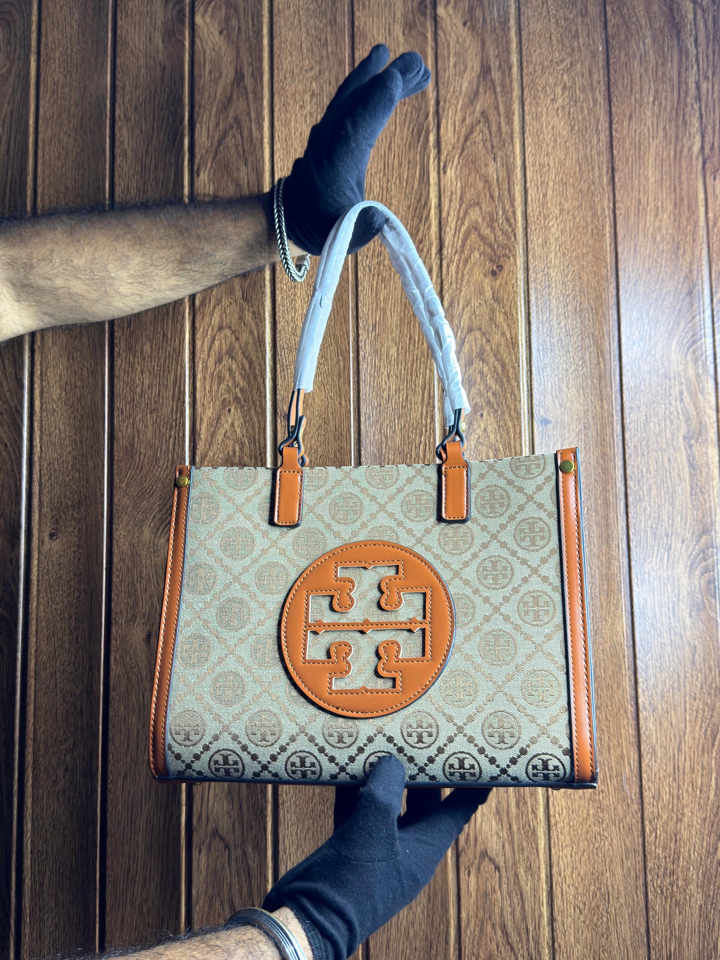 Tory Burch Handbag – Effortless Style & Modern Luxury