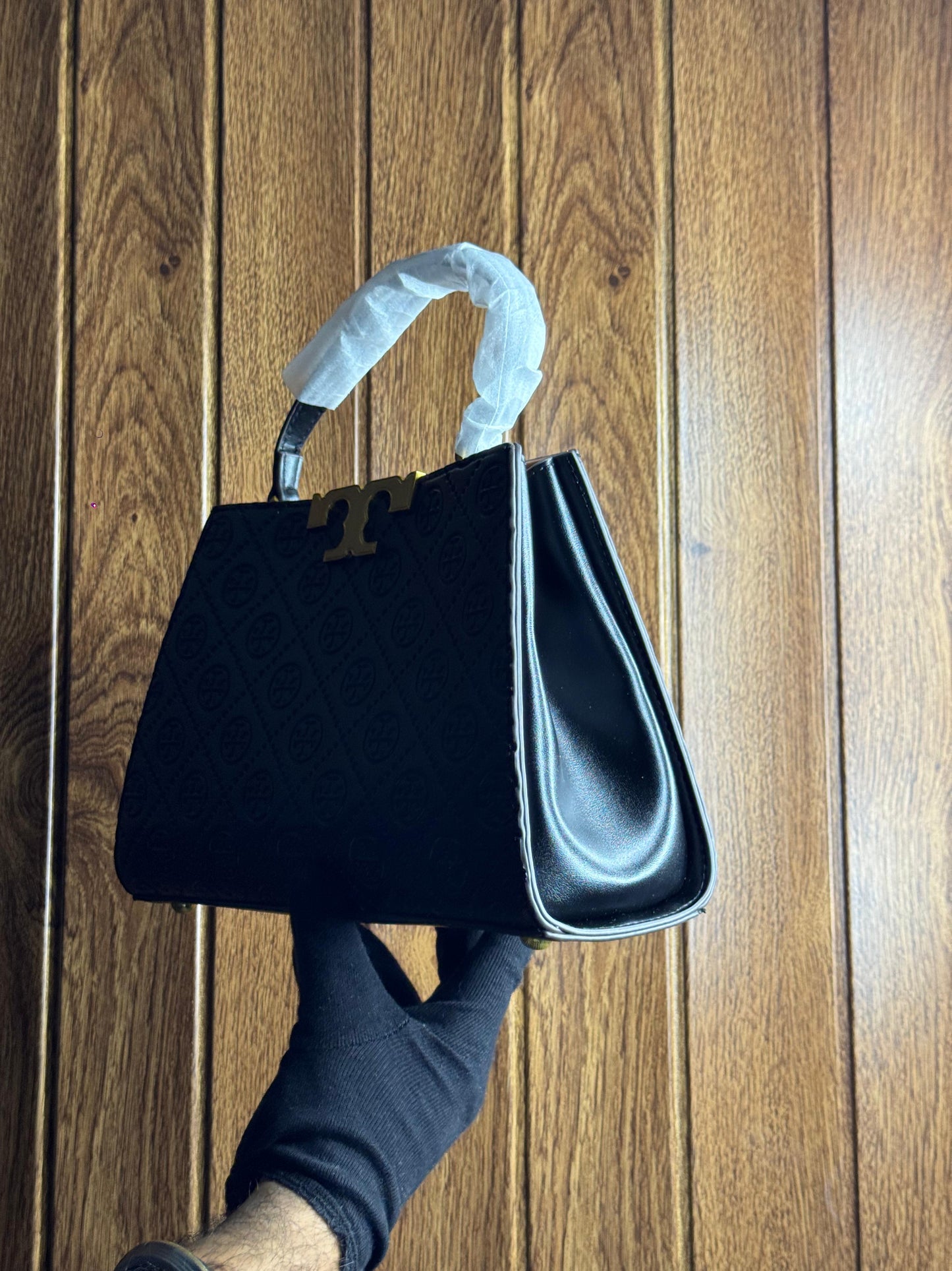 Tory Burch Handbag – Timeless Luxury & Modern Elegance