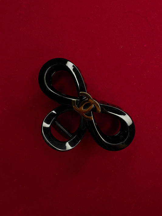 Chanel Hair Clutcher – Classic Parisian Elegance