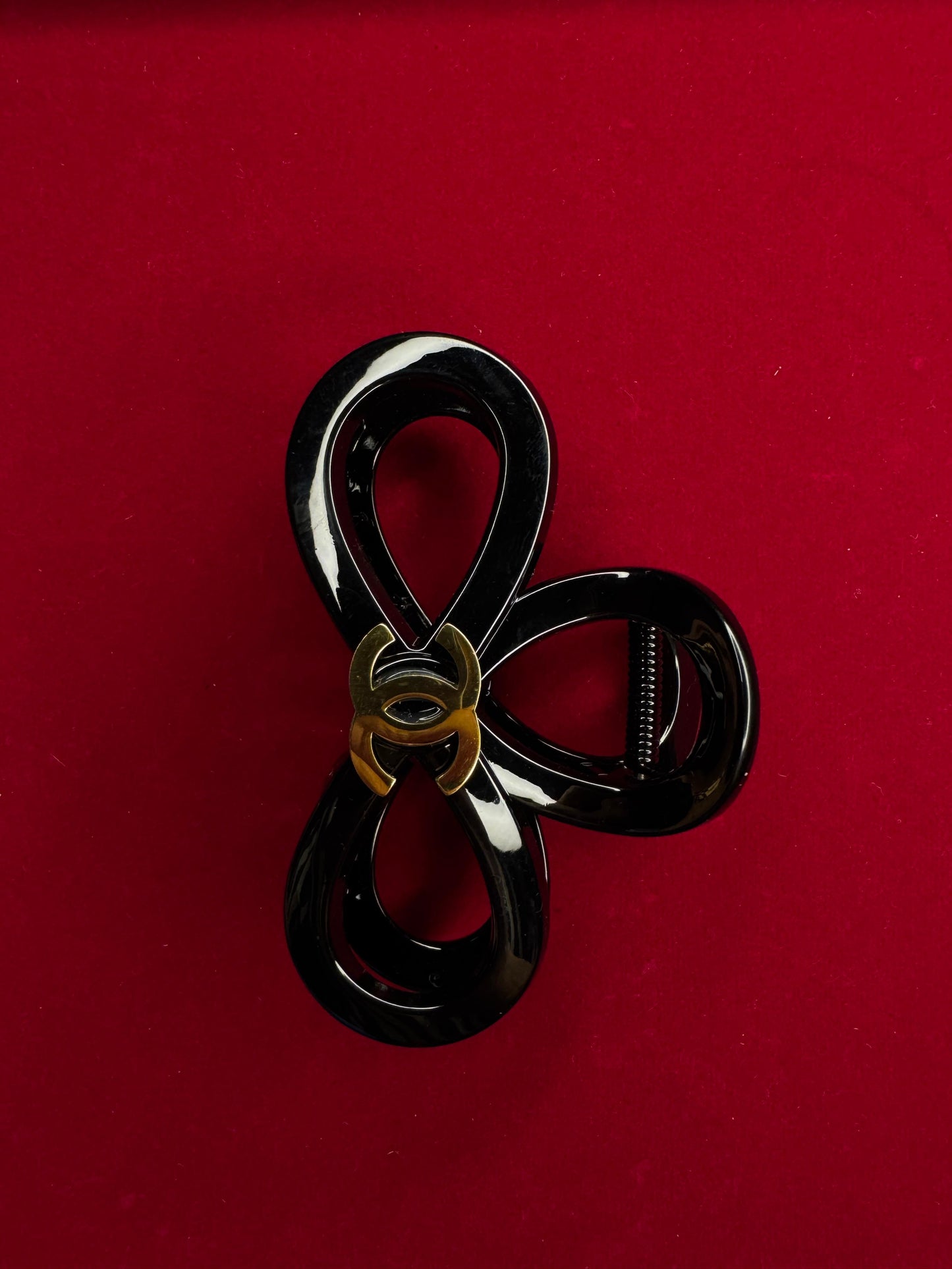 Chanel Hair Clutcher – Classic Parisian Elegance