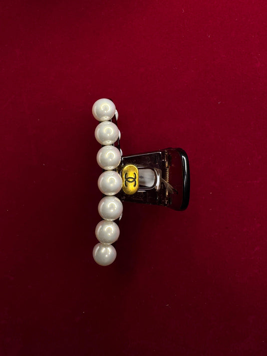Chanel White Pearl Hair Clutcher – Iconic Luxury