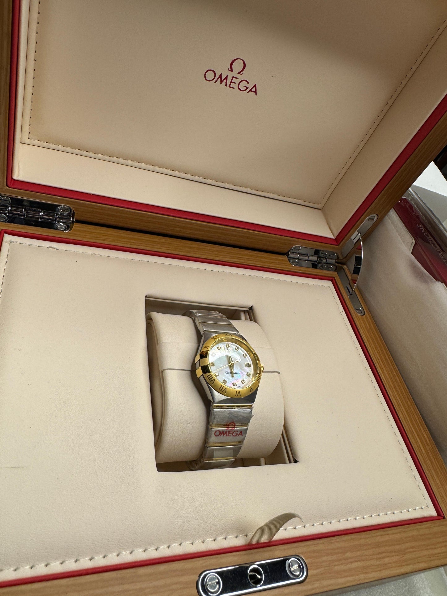 Omega Glacier Women’s Watch – Timeless Elegance in Icy Perfection